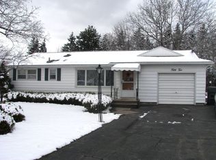 52 Sunnyside Dr, Rochester, NY 14623