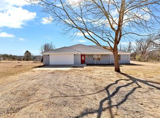 566 McCraw Ln, Denison, TX 75021