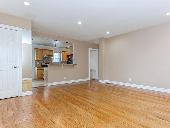 2nd image of 89 Nugent St
