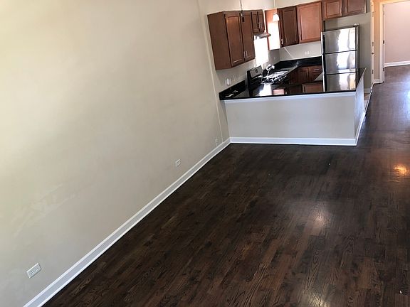 3rd image of 3226 N Whipple St #2