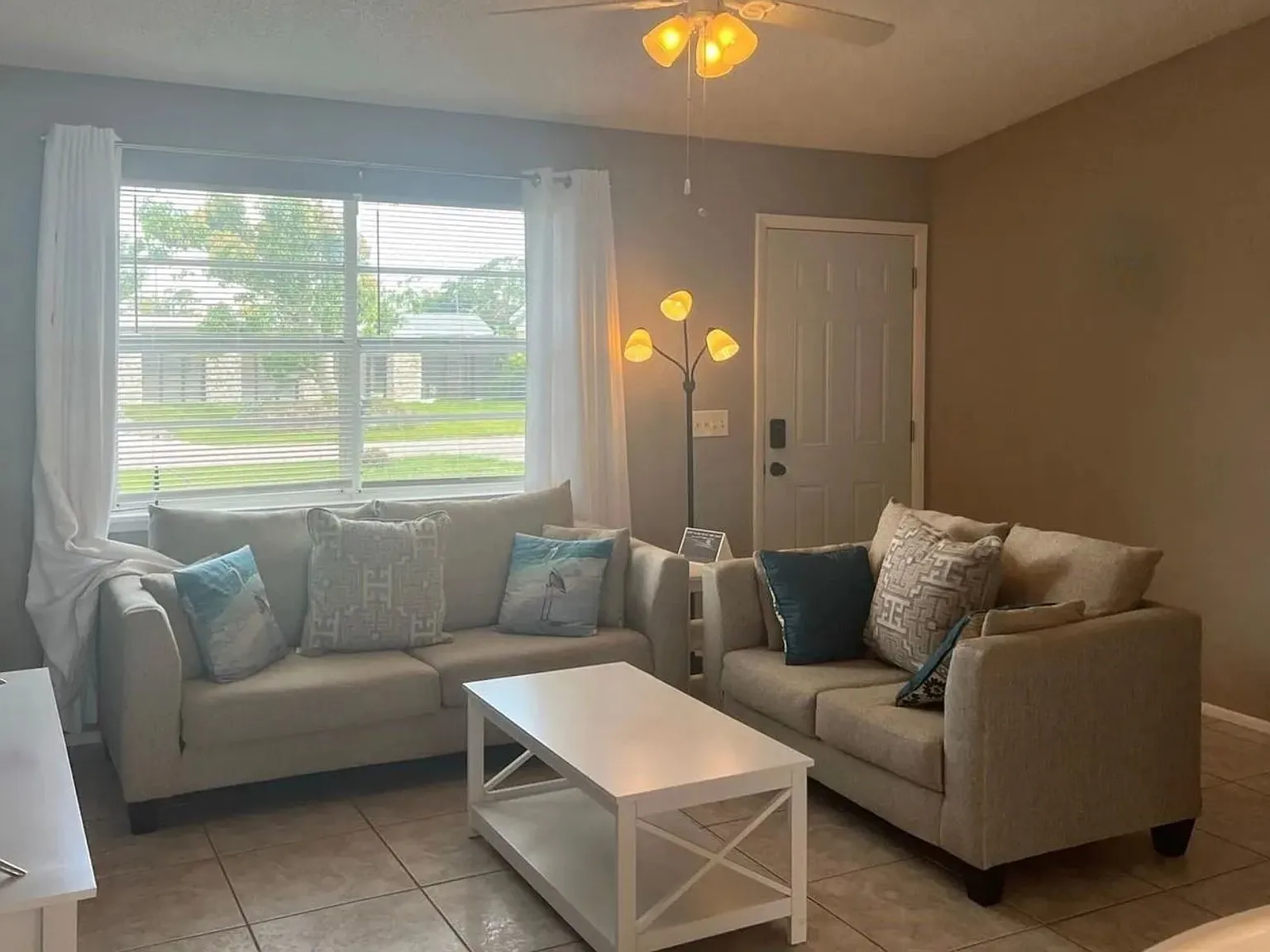 2 bed, 1382 sqft, $4,900 — Photo 3