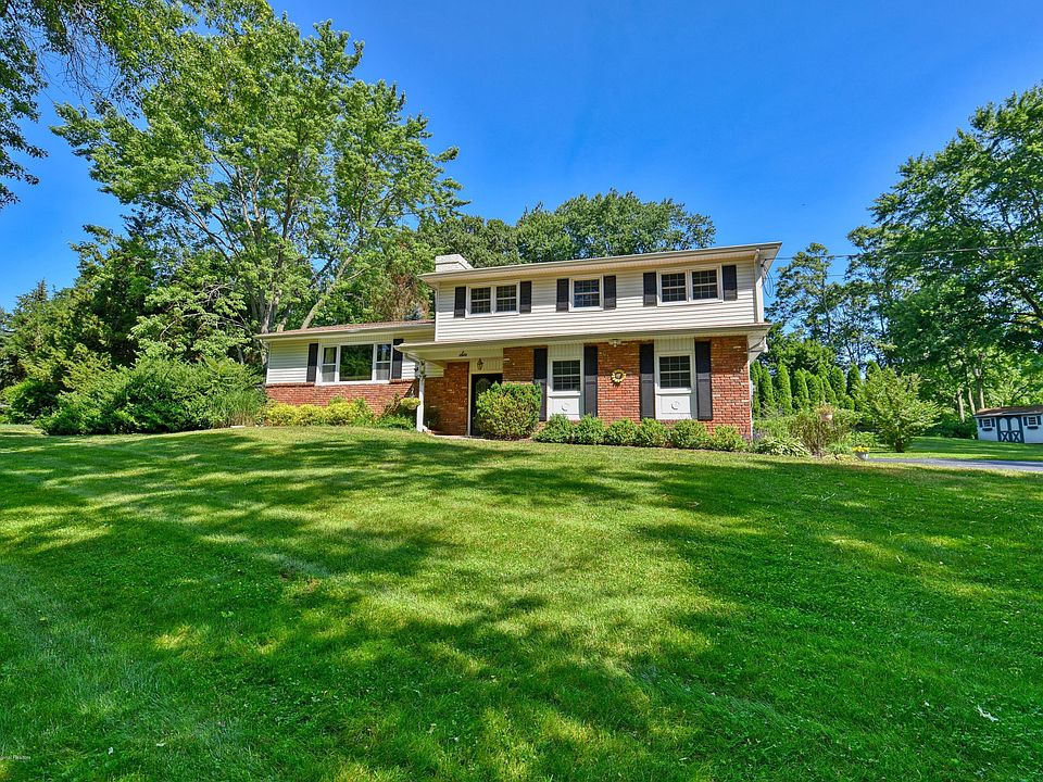 1st image of 6 Mohican Dr