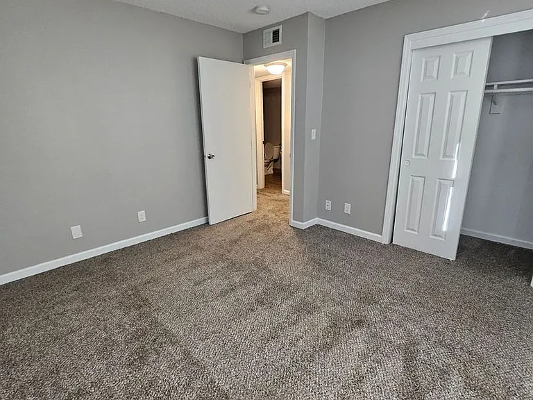1195 NW Aurora Avenue Apartments — Photo 6