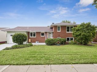 1001 12th St, De Witt, IA 52742