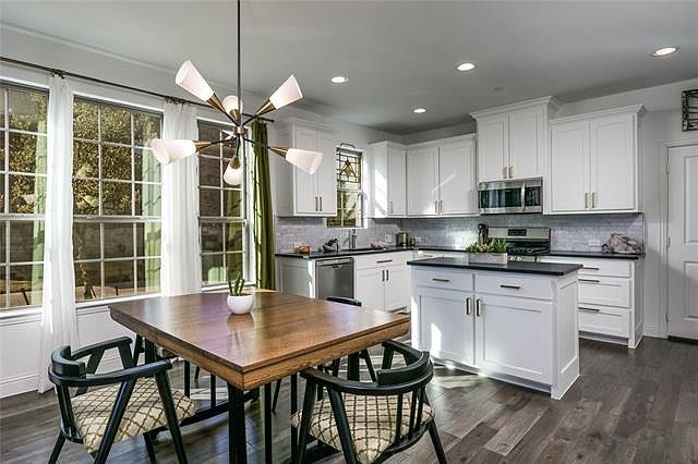 1st image of 2432 Jameson Ln