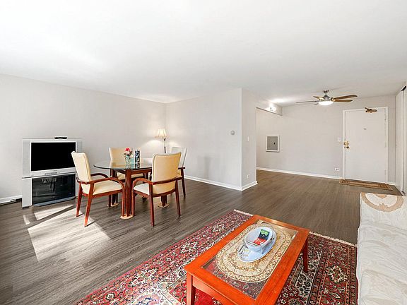 4th image of 850 N Dewitt Pl APT 6E