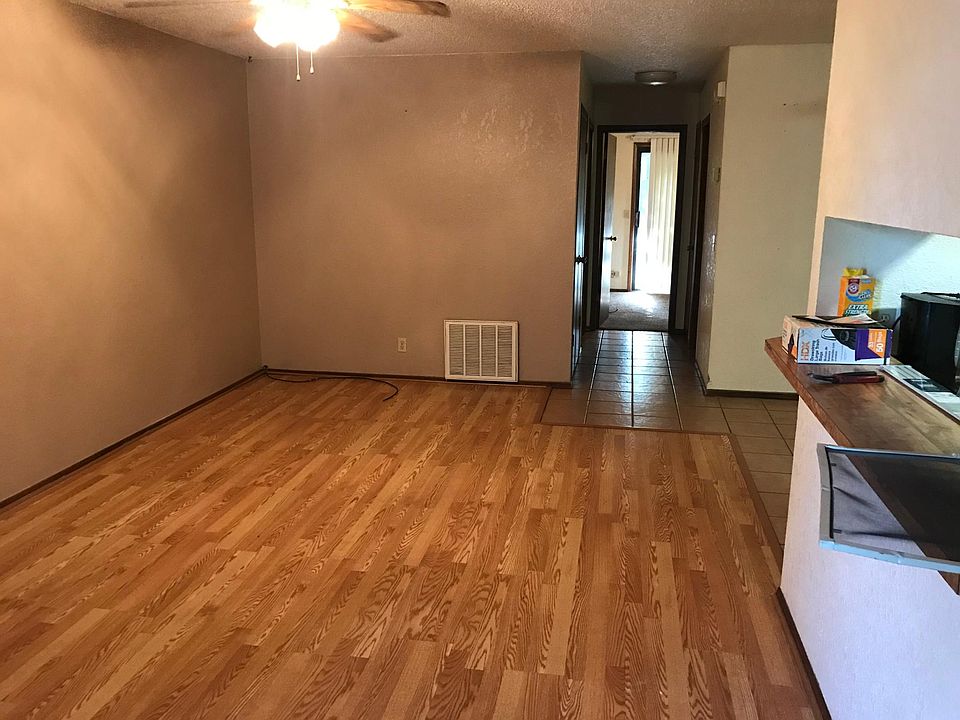 2nd image of 1905 S Southwest Blvd W