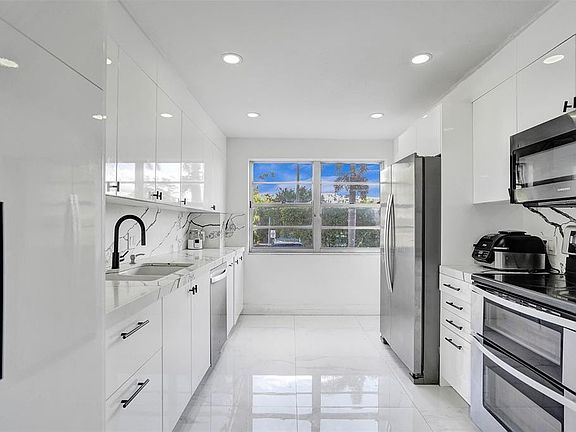 4th image of 2801 NE 183rd Street #101w