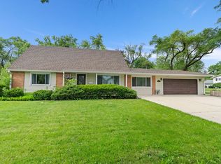 655 Lafayette Ln, Hoffman Estates, IL 60169