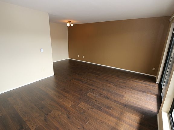 3rd image of 2820 15th Ave W APT 204