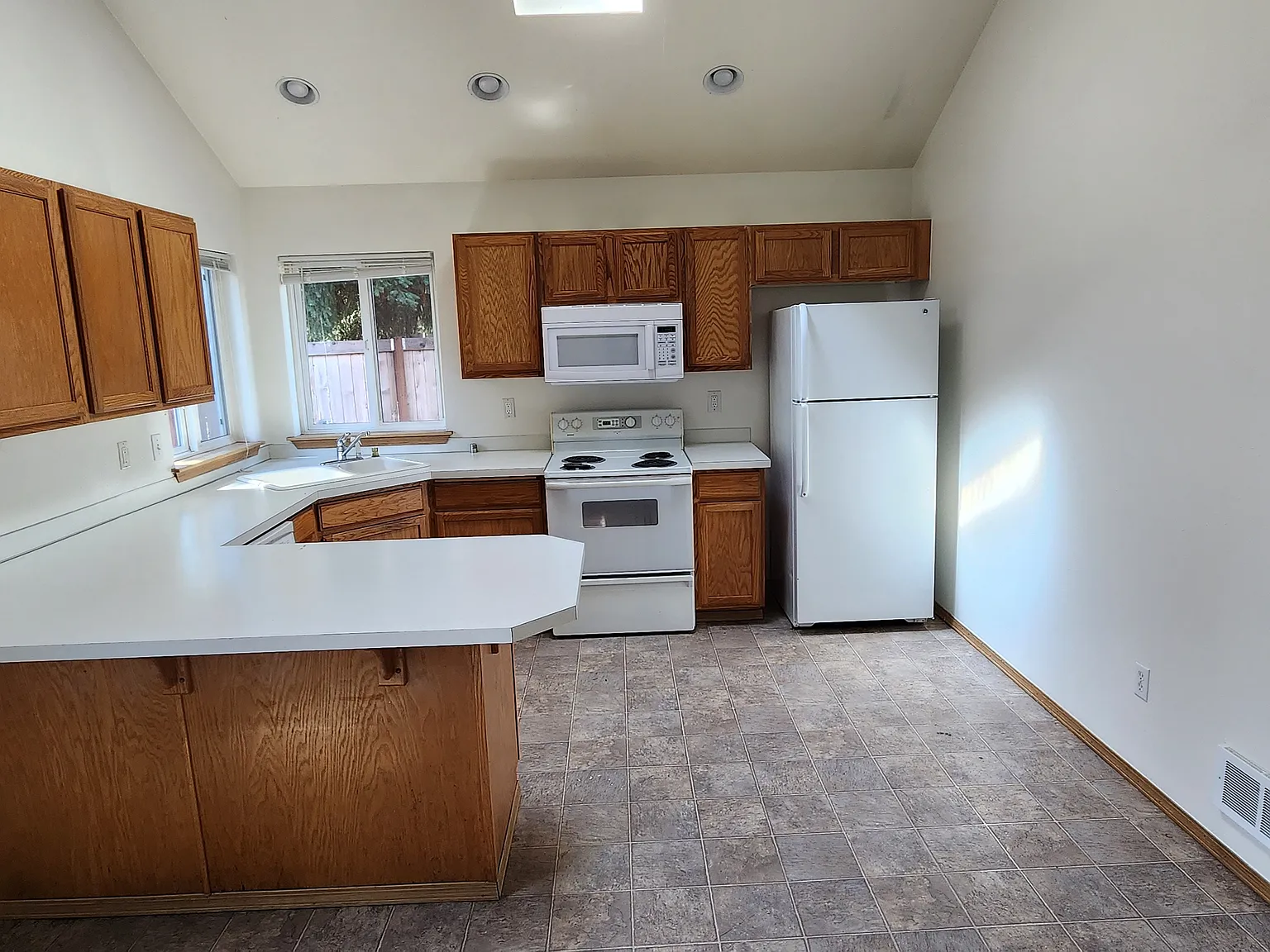 2 bed, 1600 sqft, $2,450 — Photo 3