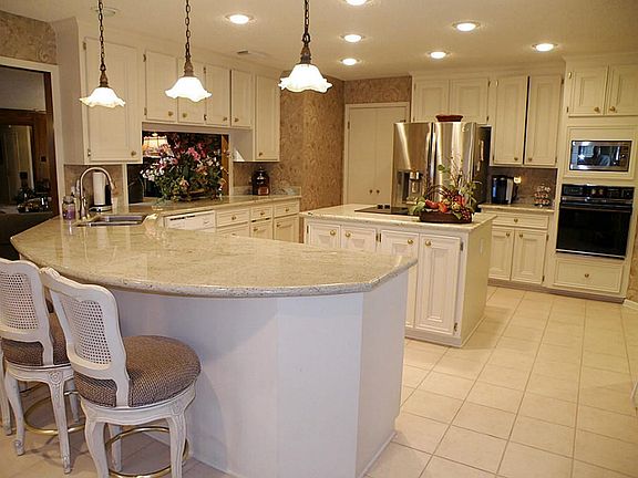5th image of 902 W Viejo Dr