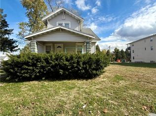 1609 9th St, Charleston, IL 61920