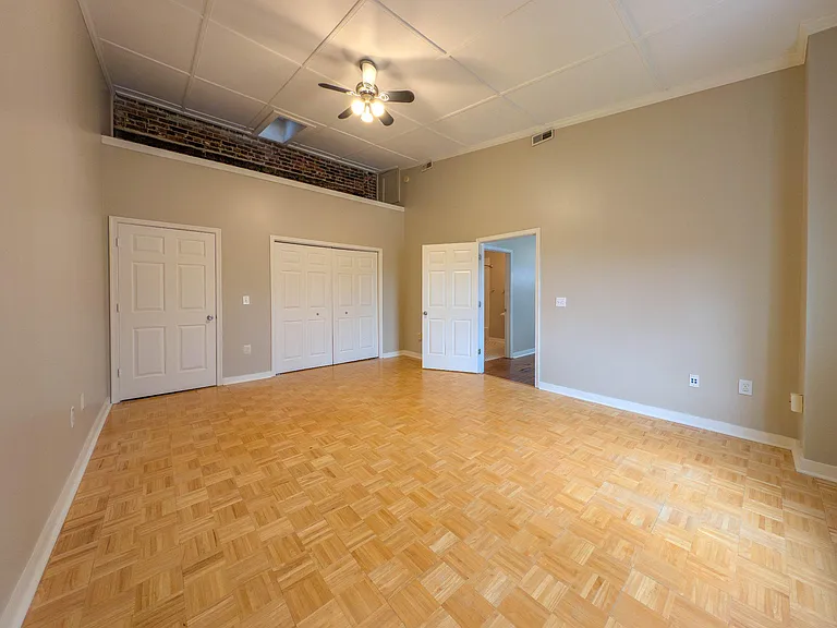 170 E Davis St — Photo 9