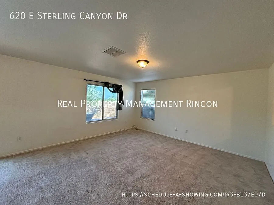 Spacious 4-Bed, 2.5 Bath with 3-Car Garage in Vail! — Photo 4