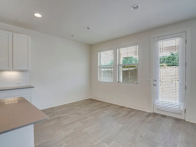9102 Moonstone Dr — Photo 6