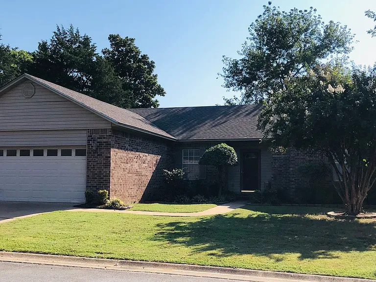 92 Lelia Ln — Photo 1
