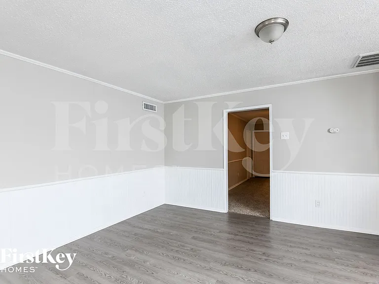 3630 Williamsburg Dr — Photo 3