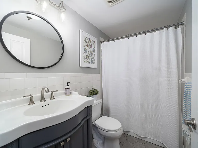 536 Grand St #403 — Photo 11