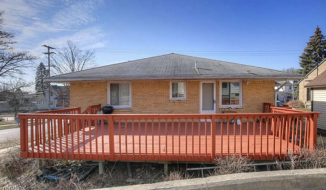 4 bed, 2.5 bath, 2075 sqft, $2,700 — Photo 4