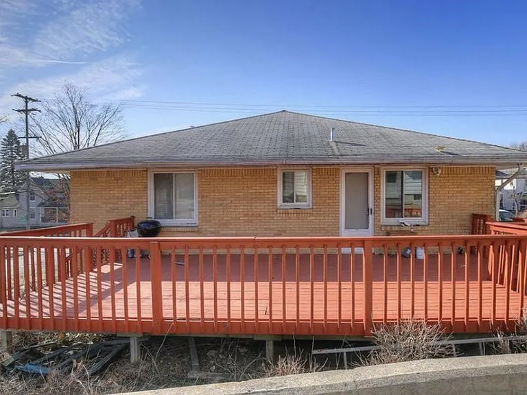 643 Pine Ave NW — Photo 4