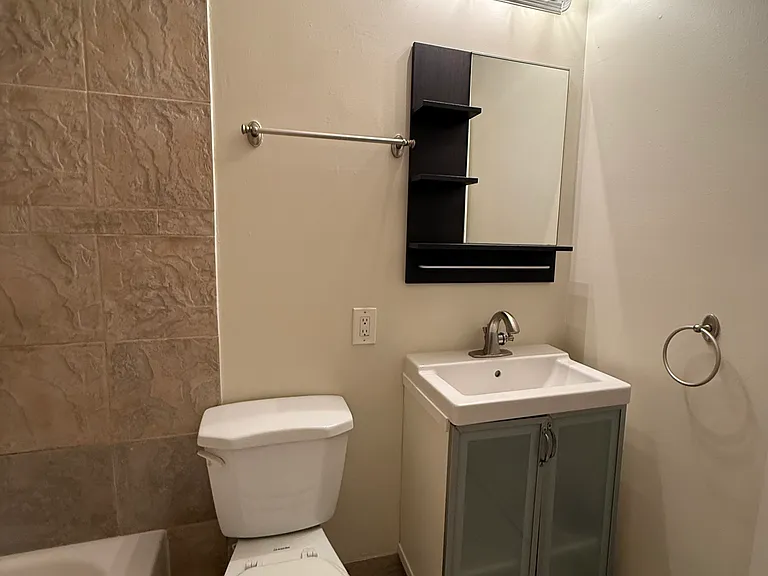 333 8th St SE #205 — Photo 8