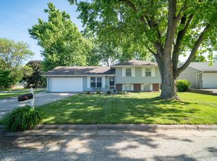 1401 Kingsridge Dr, Normal, IL 61761