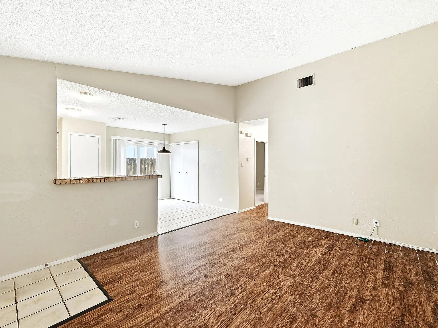 2 bed, 1.0 bath, 782 sqft, $1,195 — Photo 3