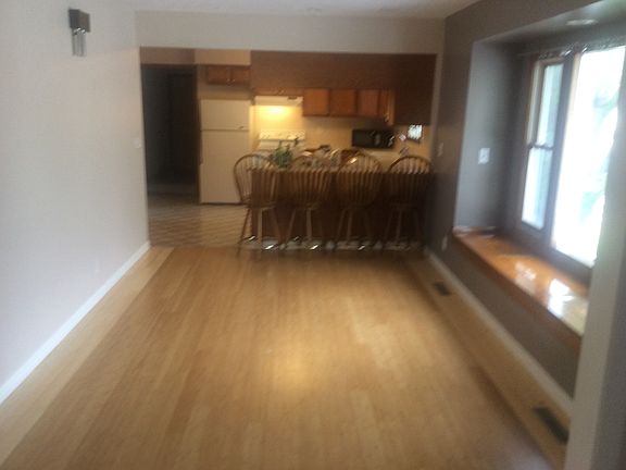Big dinning rm bay window 