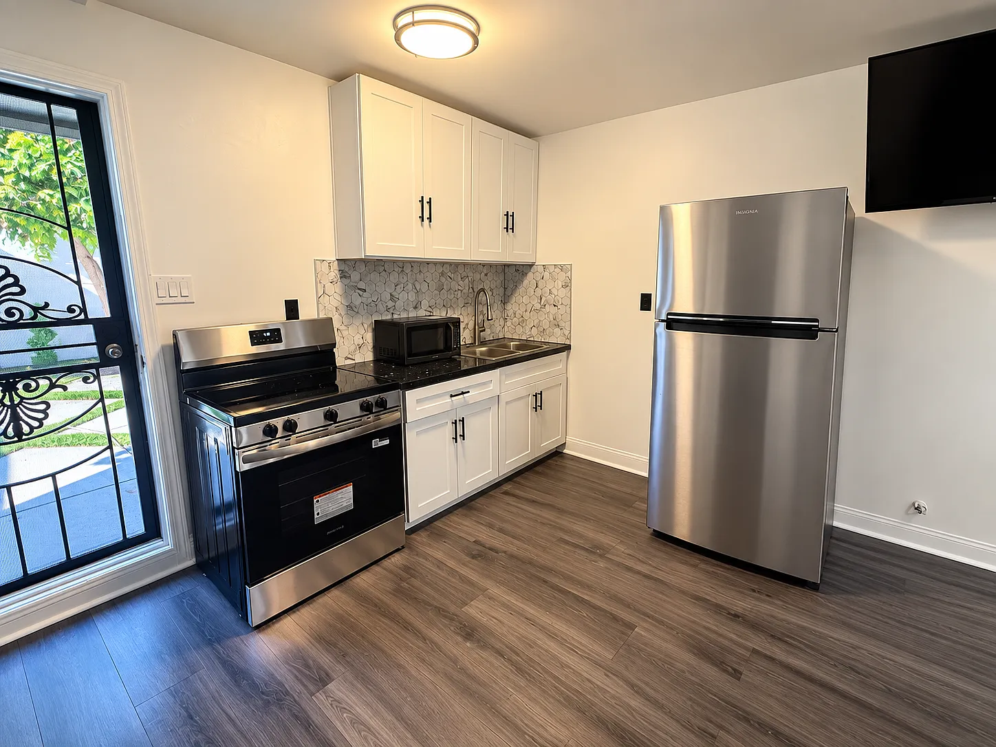 1 bed, 390 sqft, $1,900 — Photo 4