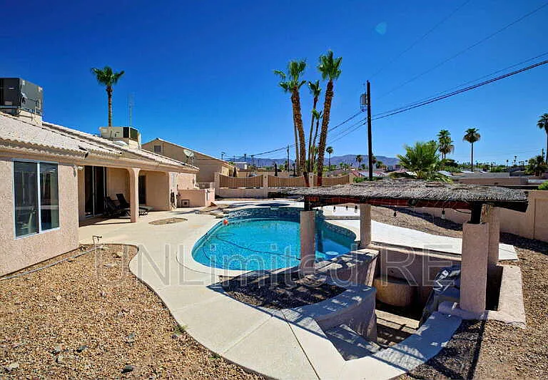 304 Acoma Blvd S — Photo 25