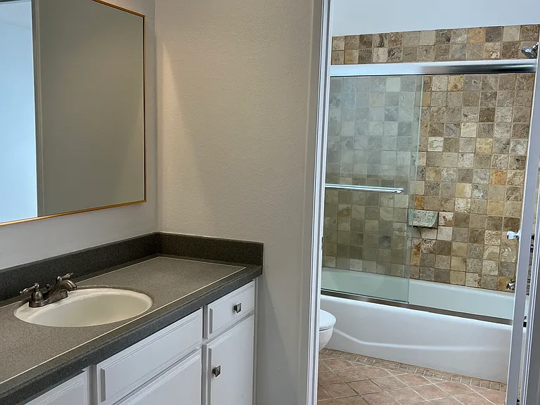 1443 Barry Ave #301 — Photo 12