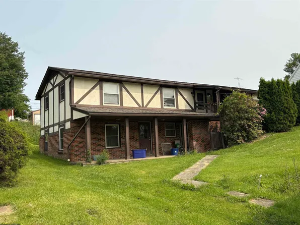 8 W 4th St, Westover, WV 26501