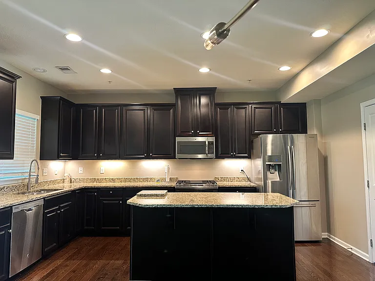 859 Beacon Ln — Photo 2