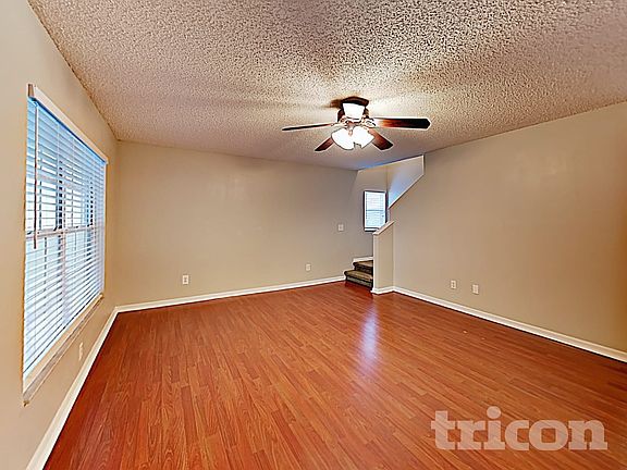 3rd image of 914 Cape Cod Cir