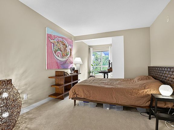 4th image of 1633 Mackay Ave #332