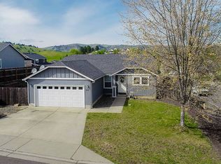 840 Callahan Dr, Roseburg, OR