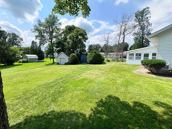 3rd image of 9 Randall Ct