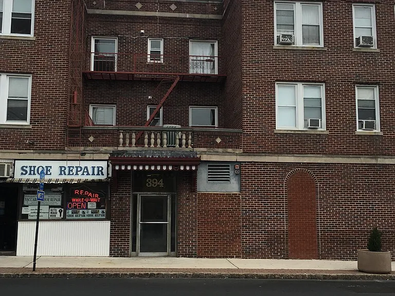 394 Centre St — Photo 1