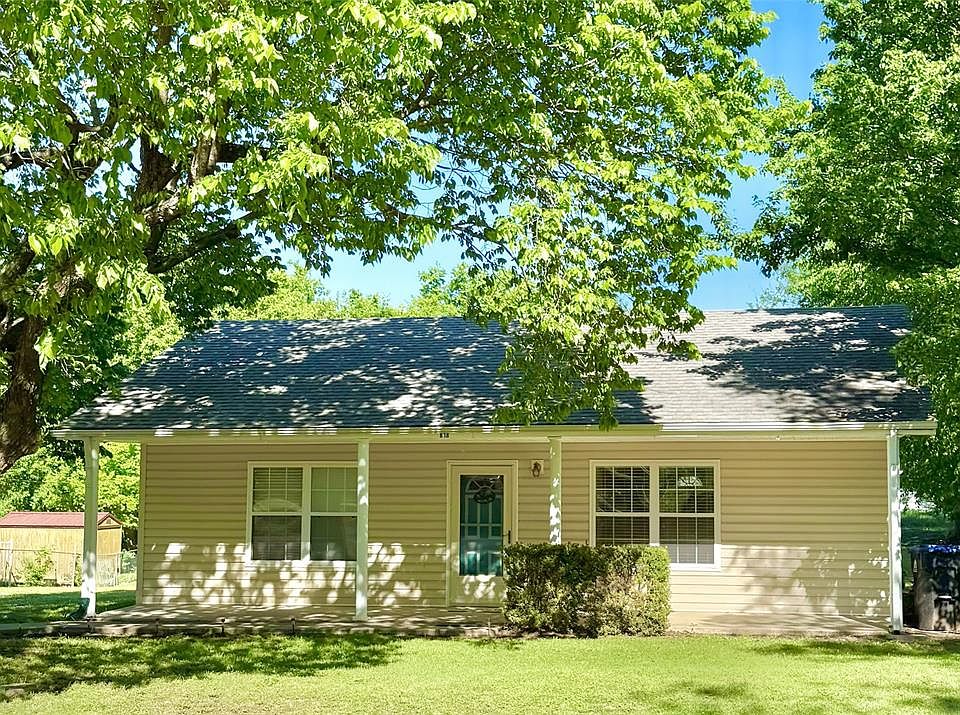 1st image of 818 N Cleason Ave