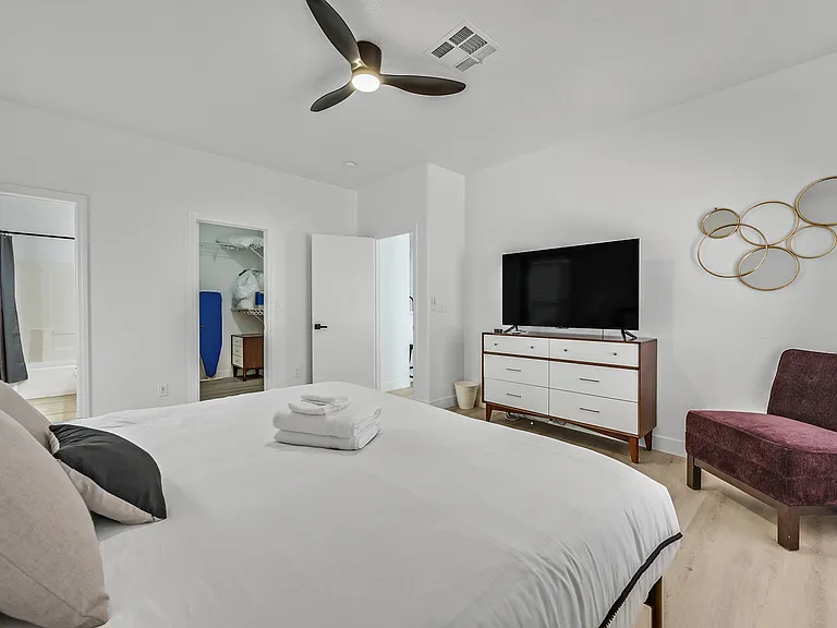 9825 Garamound Ave — Photo 19
