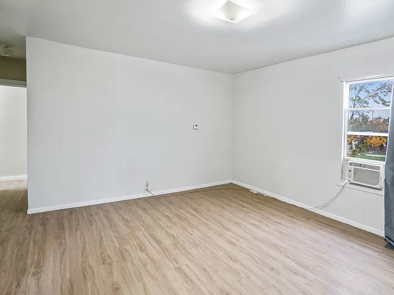 1632 Waterloo Rd - Cedar Falls — Photo 6