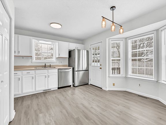 5th image of 925 Granny White Rd