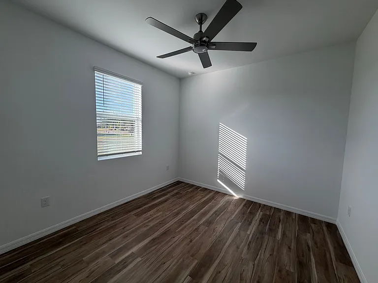 18418 Wintergarden Ave — Photo 16