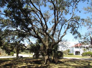 26 Battery Park Rd, Edisto Island, SC 29438