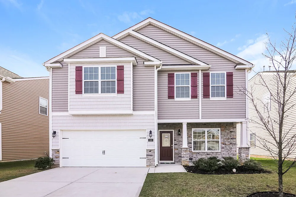 3 bed, 2.5 bath, 2231 sqft, $2,590 — Photo 1