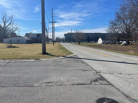 3rd image of 900 S Lake Park Ave