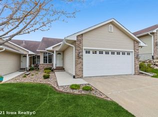 611 Trail Ridge Rd, Indianola, IA 50125