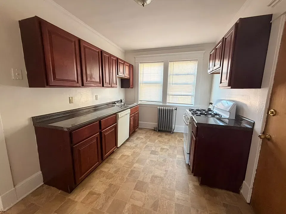 137 Elm St #17