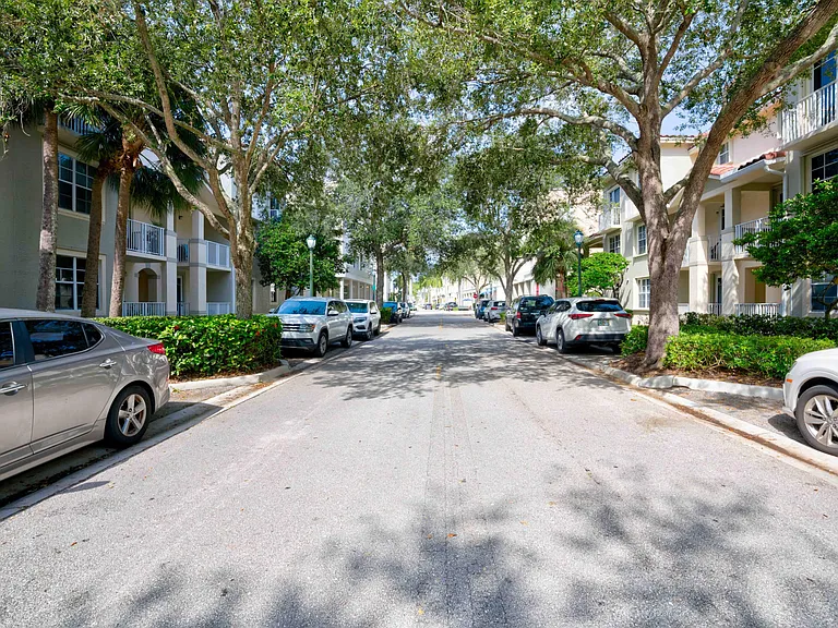 1136 Town Center Dr #11 — Photo 24
